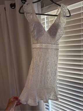 Selfie Leslie Lace V-Neck Floral Design Print Mini Dress in White